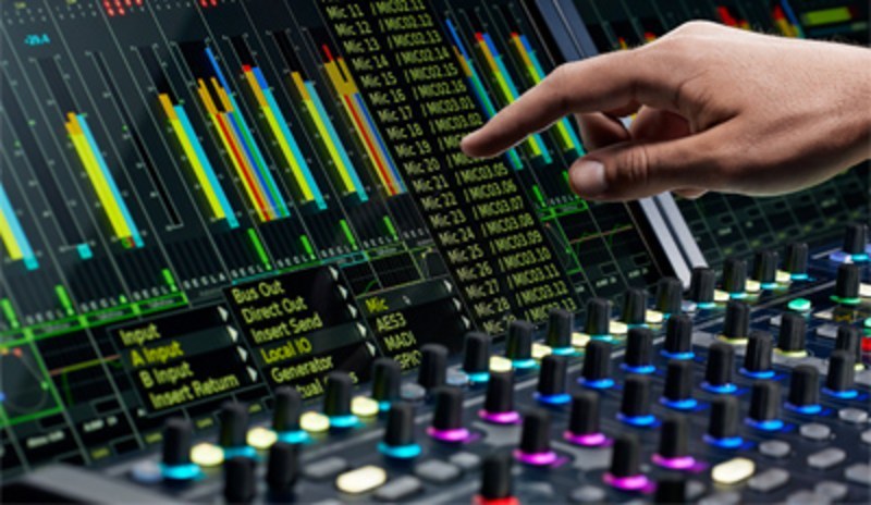 Společné vlastnosti digitálních mixážních systémů mc² Společné vlastnosti digitálních mixážních systémů mc²