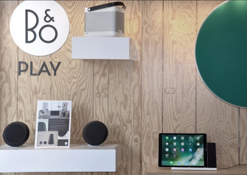 Na úrovni vedoucího výrobce designového multimediálního vybavení Na úrovni vedoucího výrobce designového multimediálního vybavení